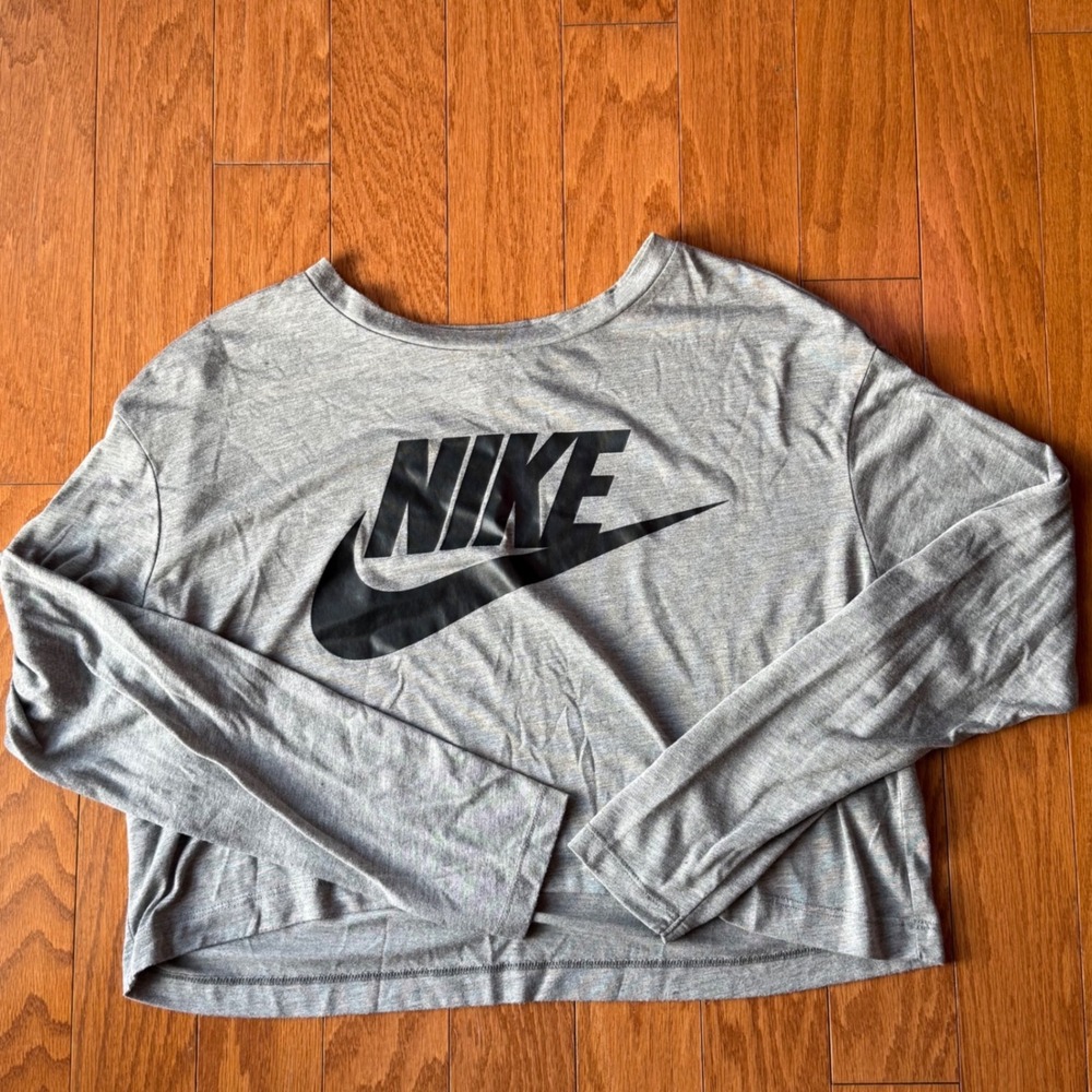 Nike Womens Gray Long Sleeve Crop Top Logo T-Shirt 856738-091 L
